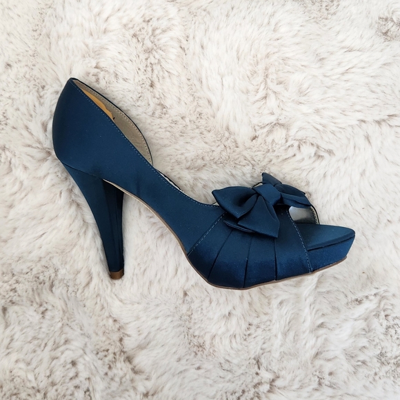 Heels - Picture 2 of 4